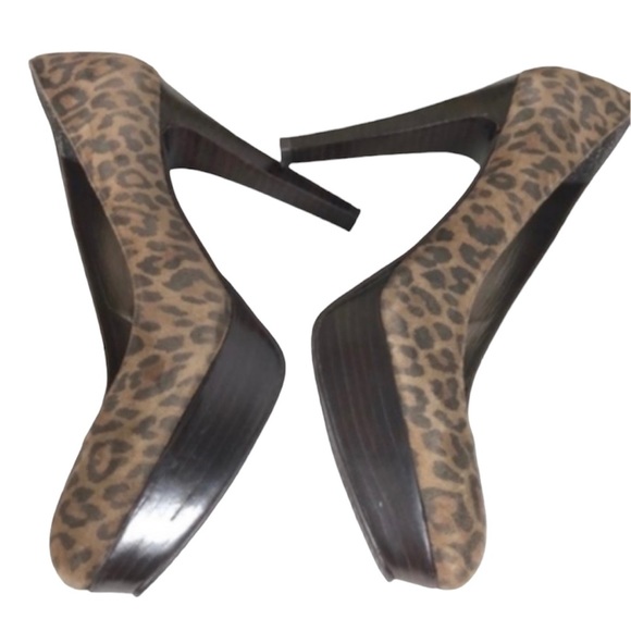 Stuart Weitzman leopard platform pumps almond toe padded insole 4.75” he… - Picture 1 of 9